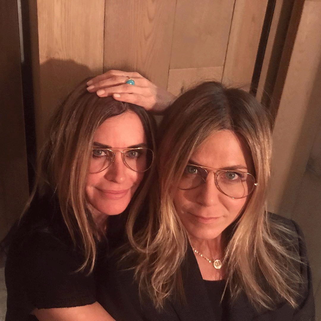 Courteney Cox Transforms Into BFF Jennifer Aniston for Her Birthday | E